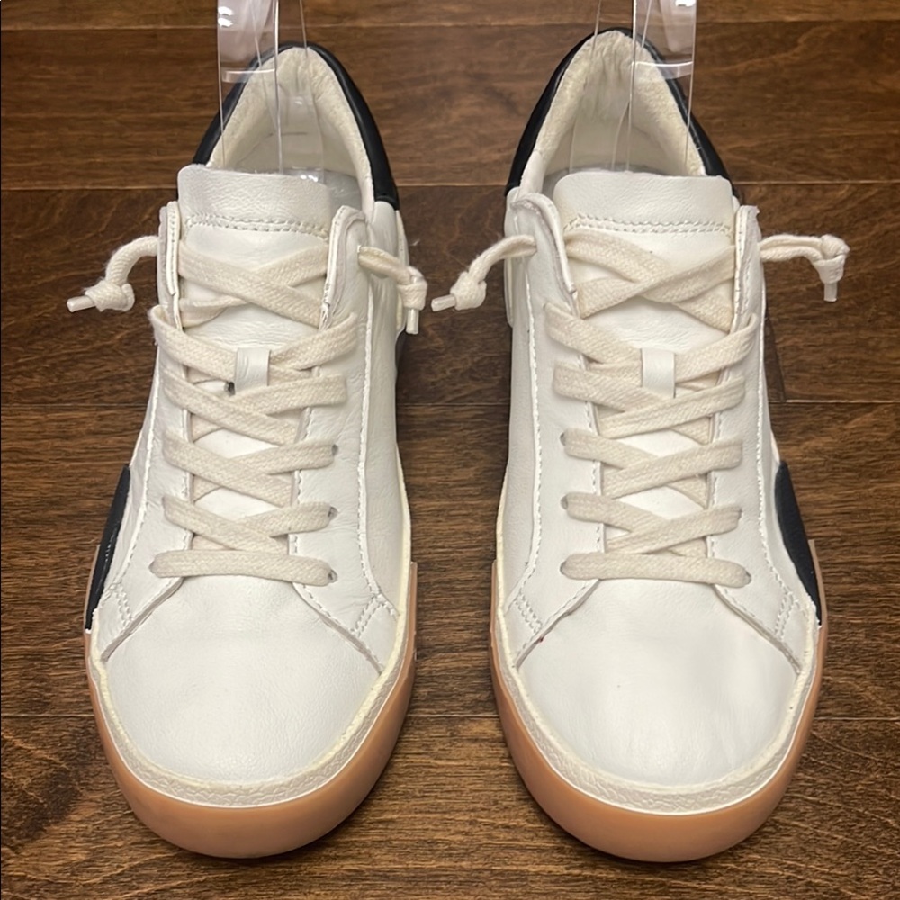 Dolce Vita Sneakers - Picture 2 of 8